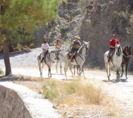Y La Falaguera Lodge